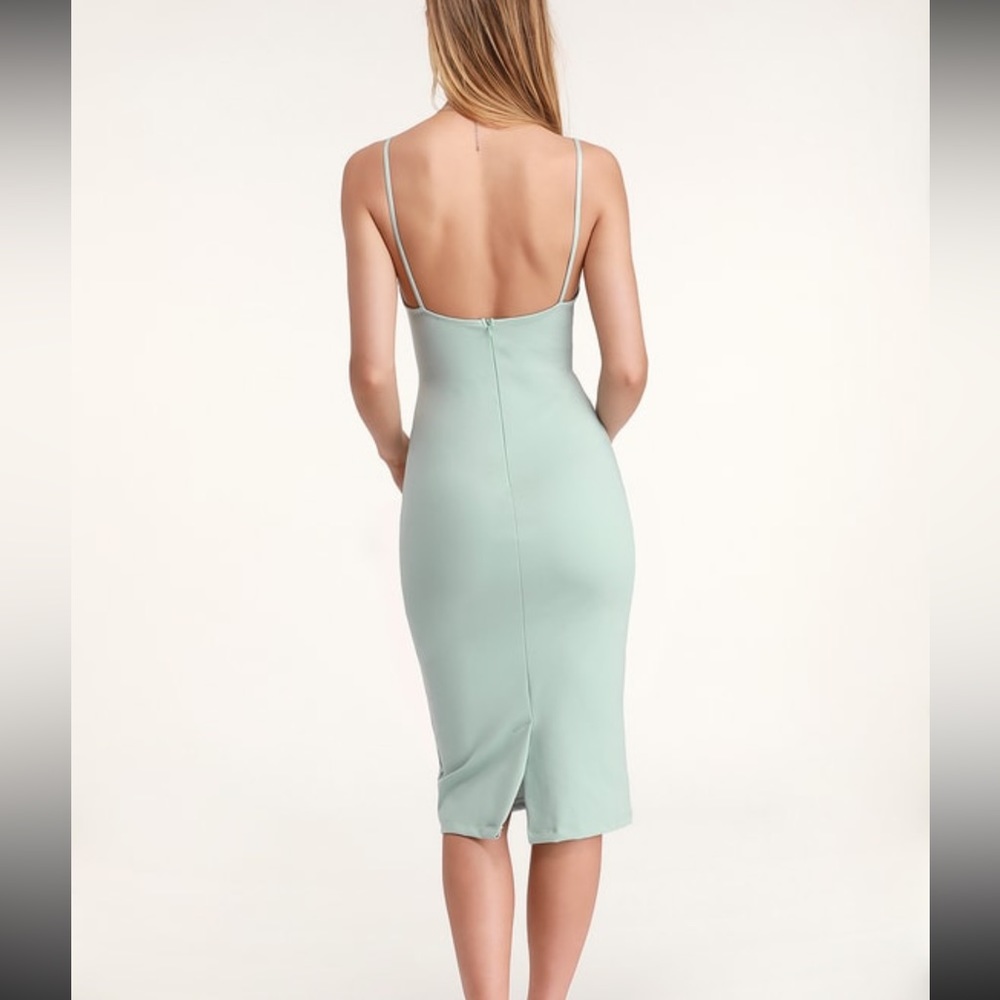 Lulu’s Don't Tell 'Em Light Blue Bodycon Midi Dress
- Large